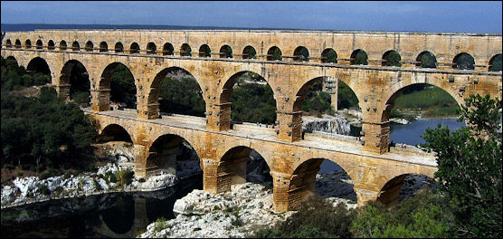 20120227-aqueduct Pont_du_Gard_Roman_Empire.jpg